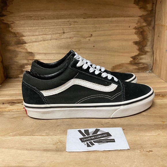 Vans Shoes - Vans off the wall low top black white trending fashion sneakers shoes